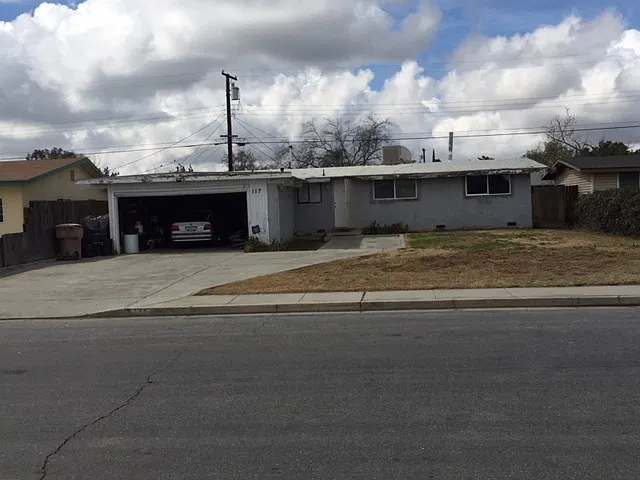 Cute Home Ready For New Tenant In Great Area! — Photo 2