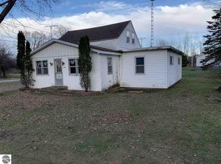 1052 Lynn St, Sumner, MI 48889