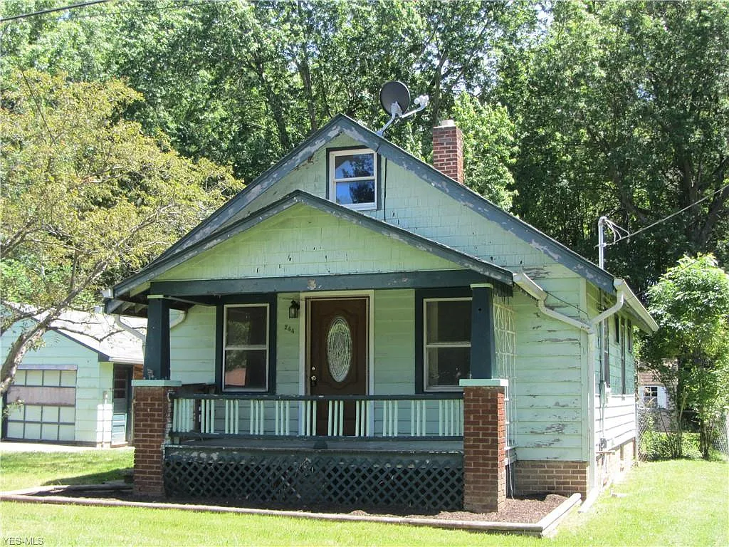 244 Oakwood St photo 1