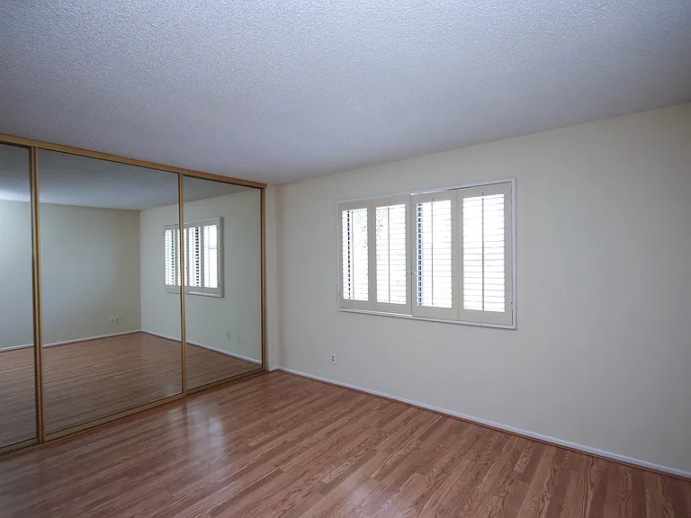 542 N Orange Grove Blvd — Photo 21