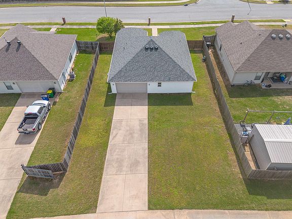 3rd image of 9605 Northbrook Dr