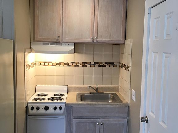 2nd image of 409 53rd St Unit 409