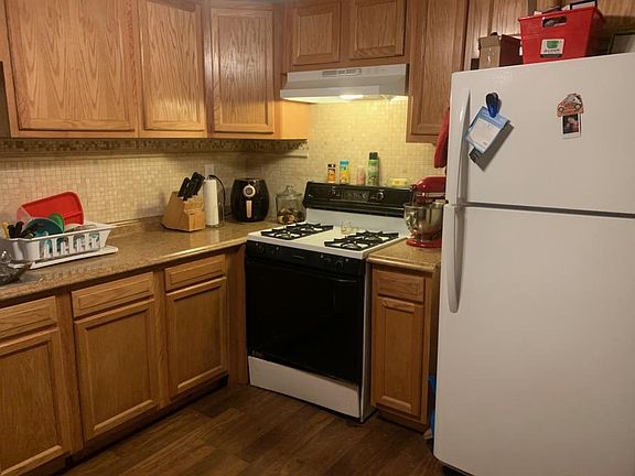 5th image of 140 Green St