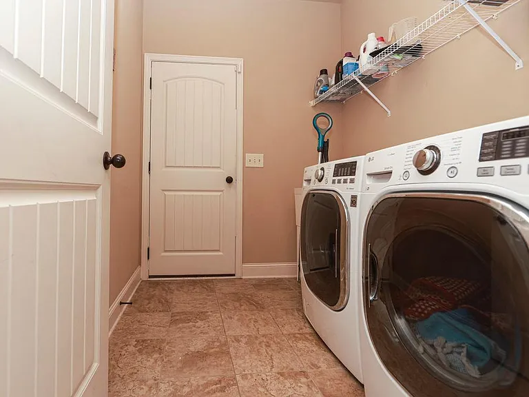 2241 Line Dr — Photo 21