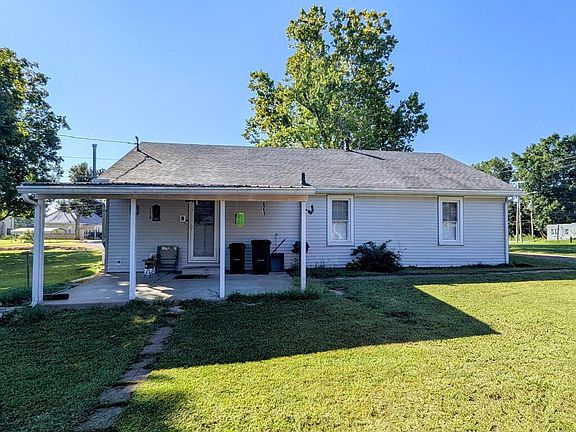 3rd image of 60 Rosedale Ln W