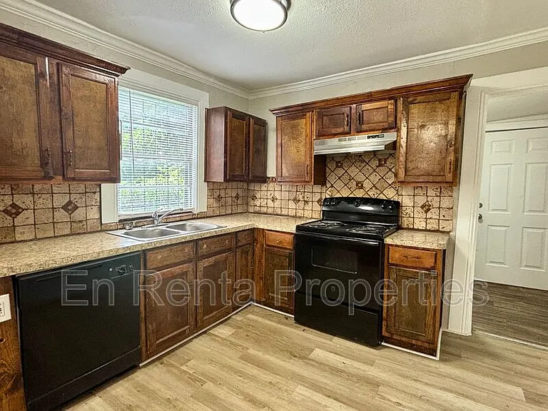 1925 Saint Louis Ave — Photo 8