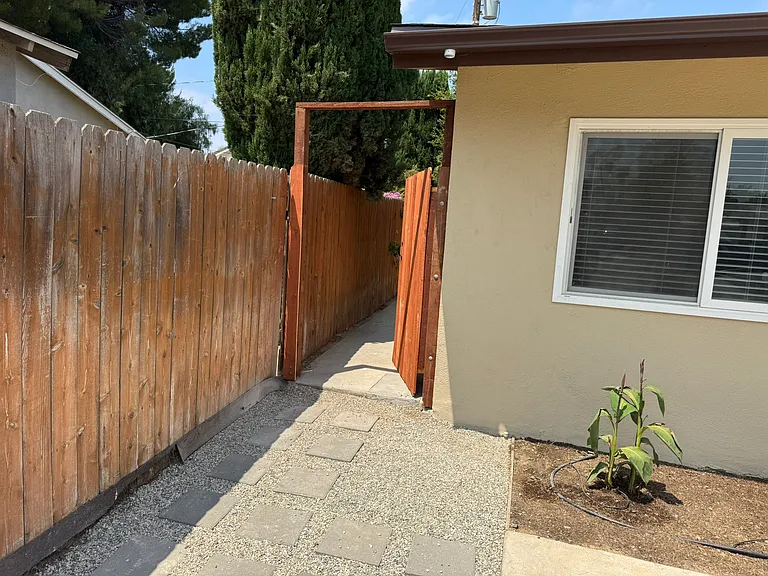 1281 Hartley Ave #B — Photo 8