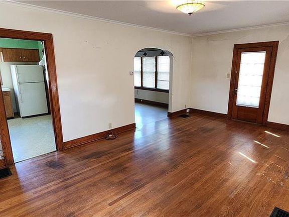 3rd image of 72 Wentz St