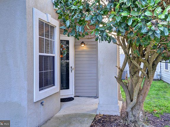 4th image of 819 E Willow Point Pl