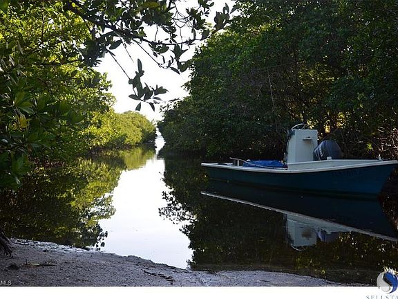Kayak or small boat launch into Matlacha Pass