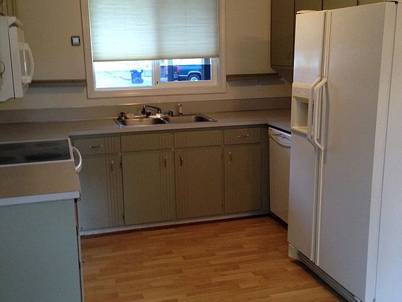 Second picture of the kitchen