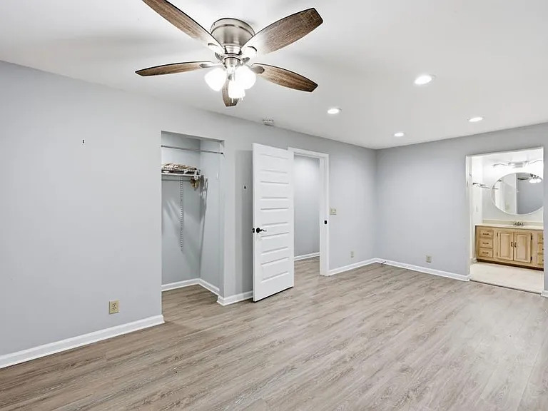 989 Rudolph St — Photo 17