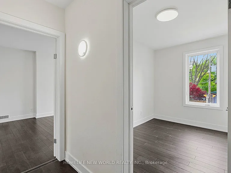 1842 Dundas St E — Photo 12