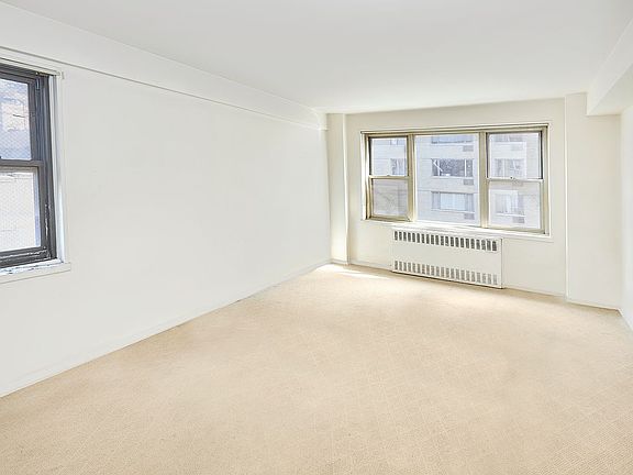 5th image of 415 E 52nd St APT 5LC