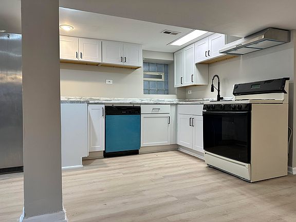 3rd image of 1123 N Hoyne Ave #G