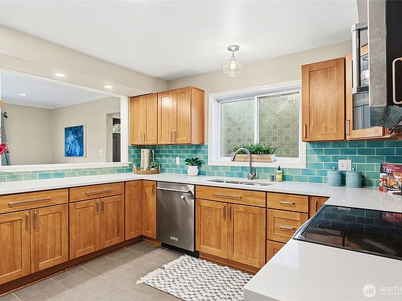 5th image of 2300 NE 8th Place