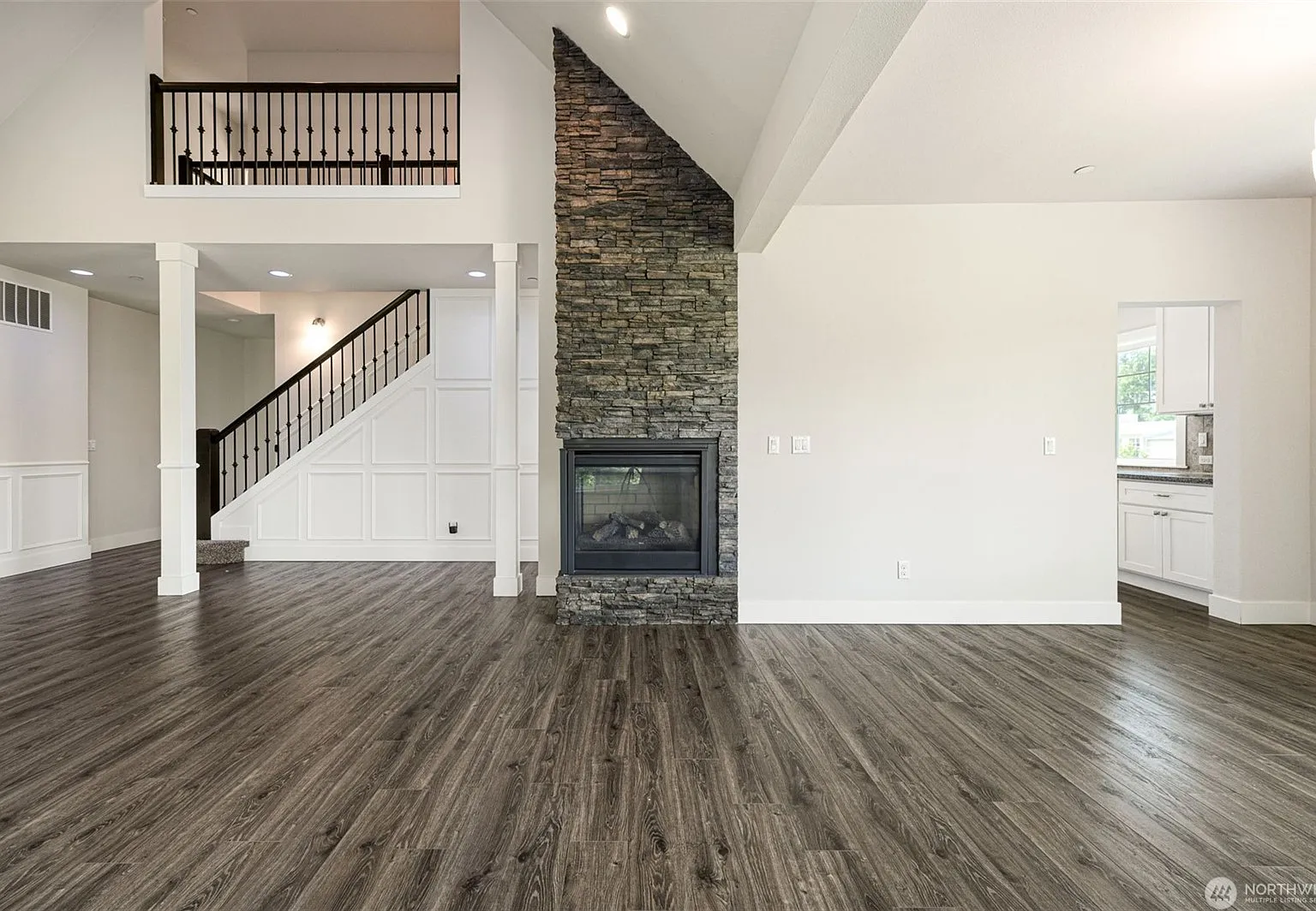 4 bed, 2990 sqft, $4,300 — Photo 4