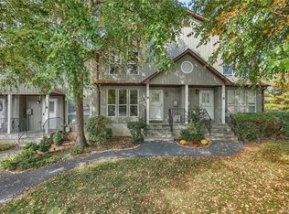 77 Hemlock Cir, Peekskill, NY 10566