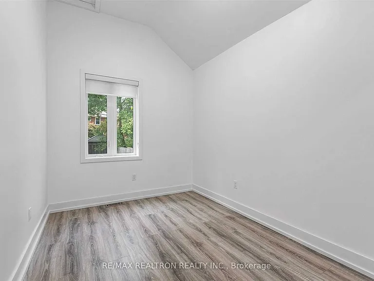 76 Lawrence Ave W — Photo 7