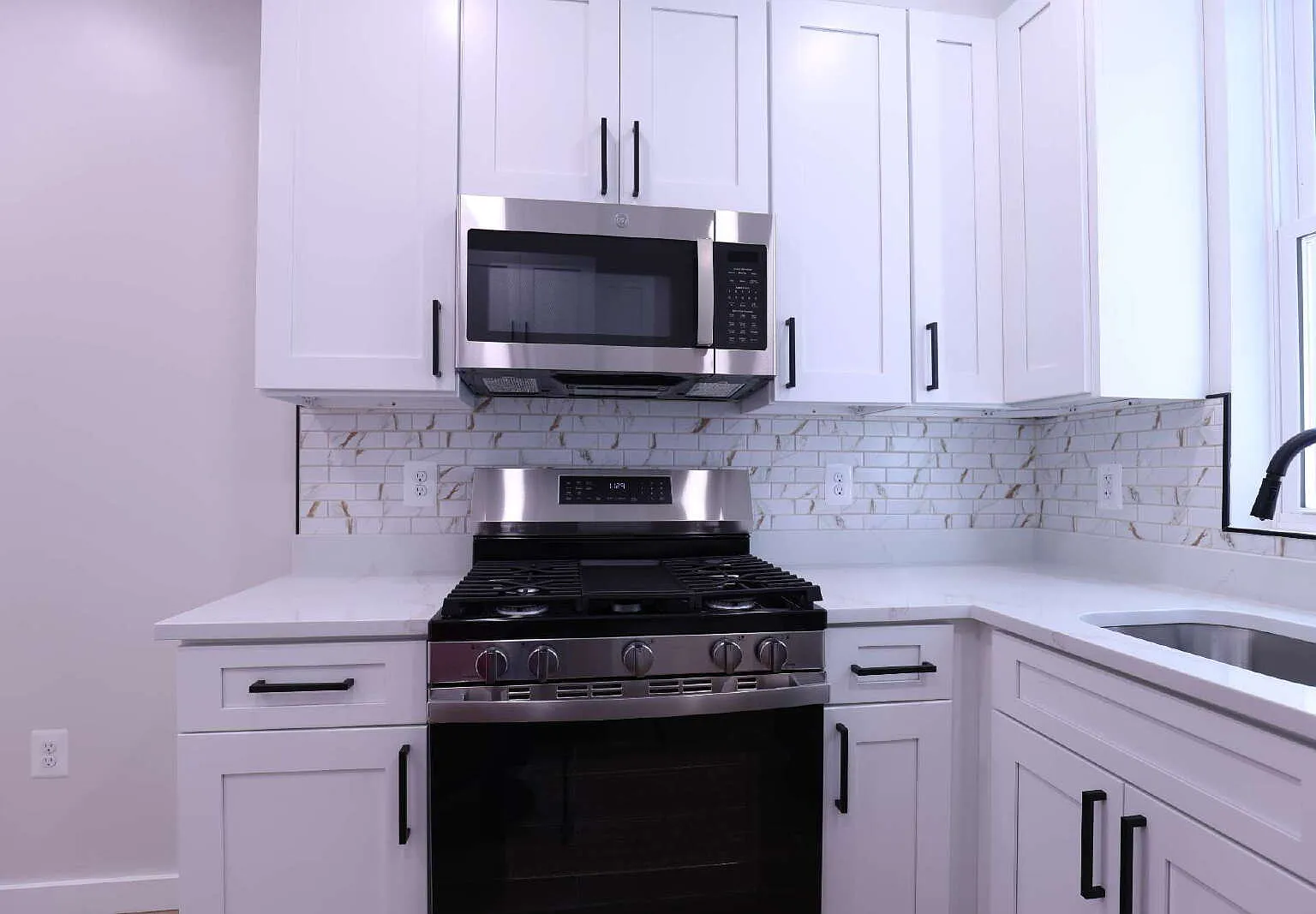 2 bed, 1.5 bath, 720 sqft, $2,500 — Photo 4