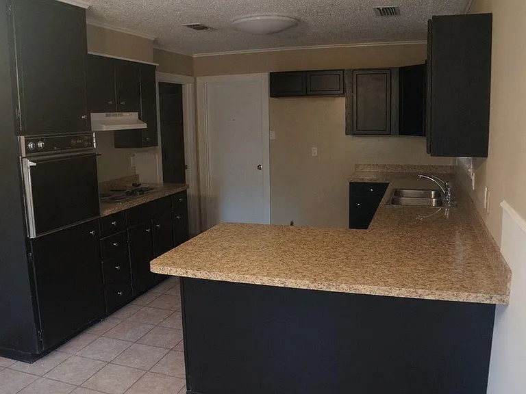 2609 Phelps St — Photo 3