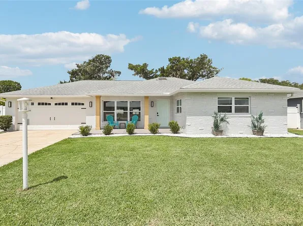 2926 Carriage Dr, South Daytona, FL 32119