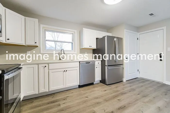3010 Scott Ave — Photo 4