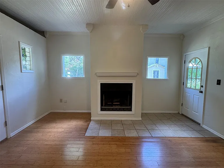 601 W San Antonio St — Photo 8