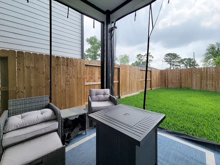 6520 Couch St — Photo 38
