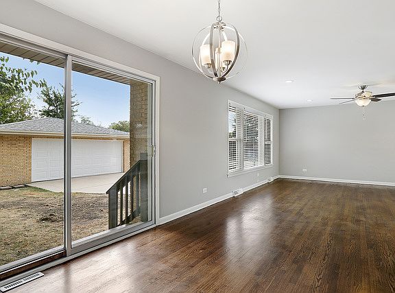 4th image of 8937 S Richmond Ave