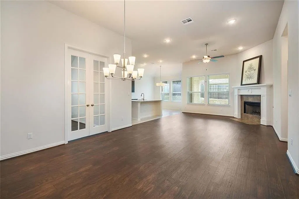 4 bed, 2.5 bath, 2231 sqft, $3,100 — Photo 4