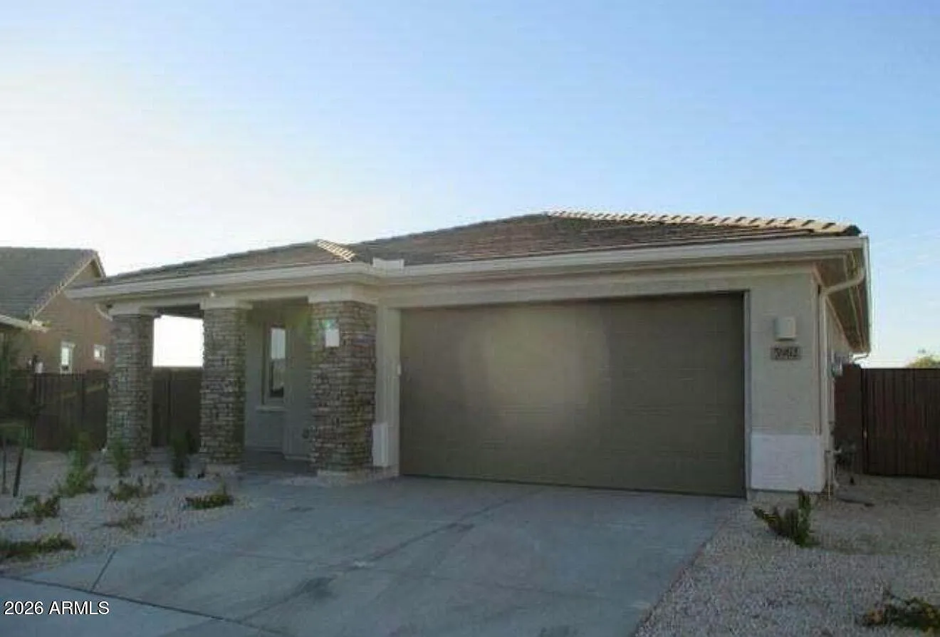 3 bed, 2.0 bath, 1595 sqft, $2,300 — Photo 2