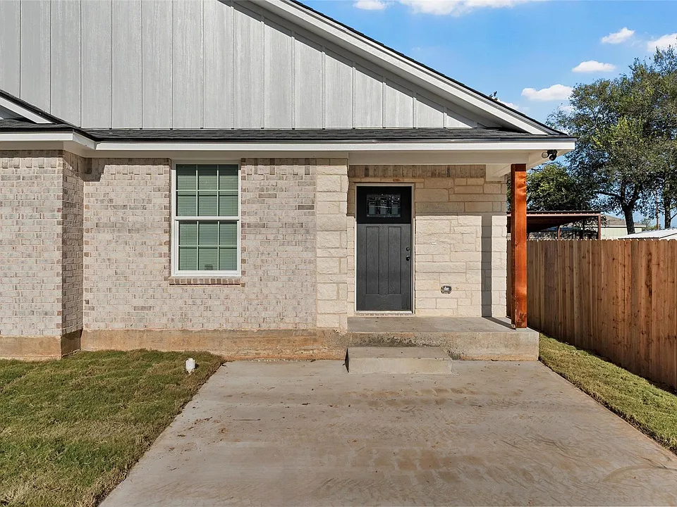 405 Hogan Ln #A & B