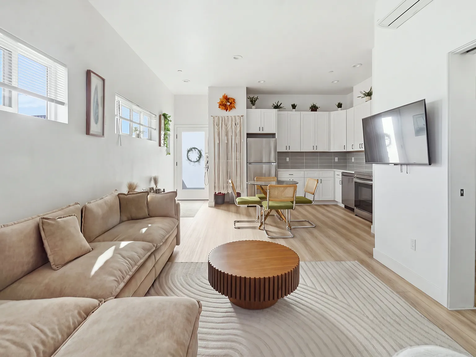 2 bed, 800 sqft, $2,995 — Photo 4