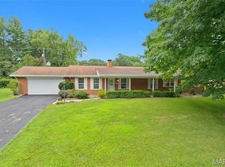 117 E Fairway Dr, Belleville, IL 62223