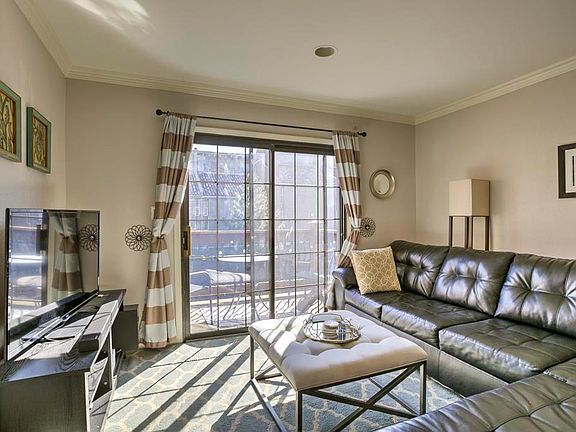 4th image of 1102 W 46th St APT 3