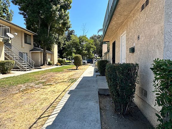 3rd image of 1123 Oxford Dr APT B