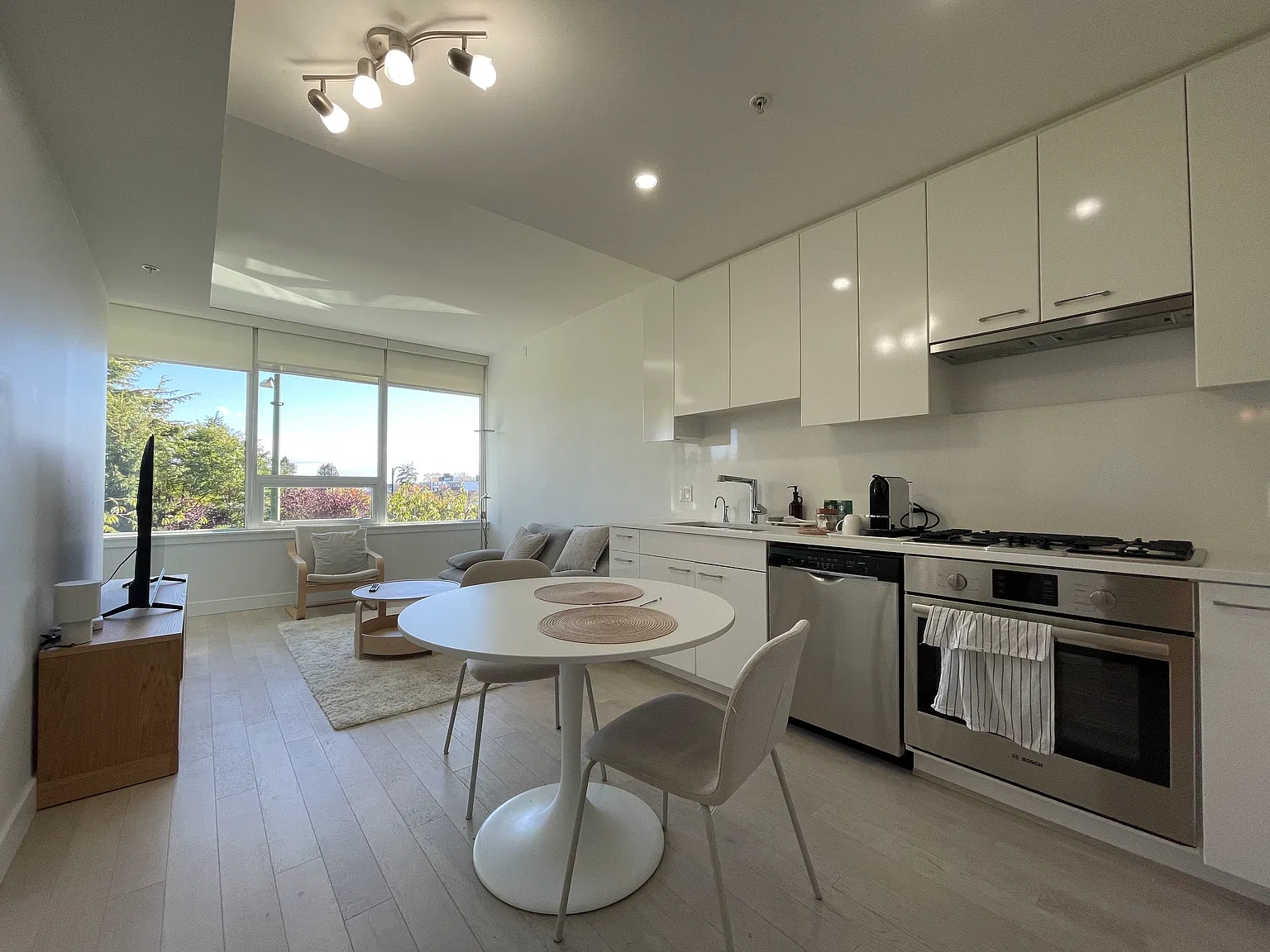 1 bed, 525 sqft, $2,200 — Photo 3