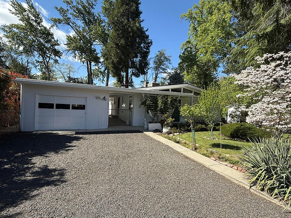 1st image of 780 S Shasta Ave