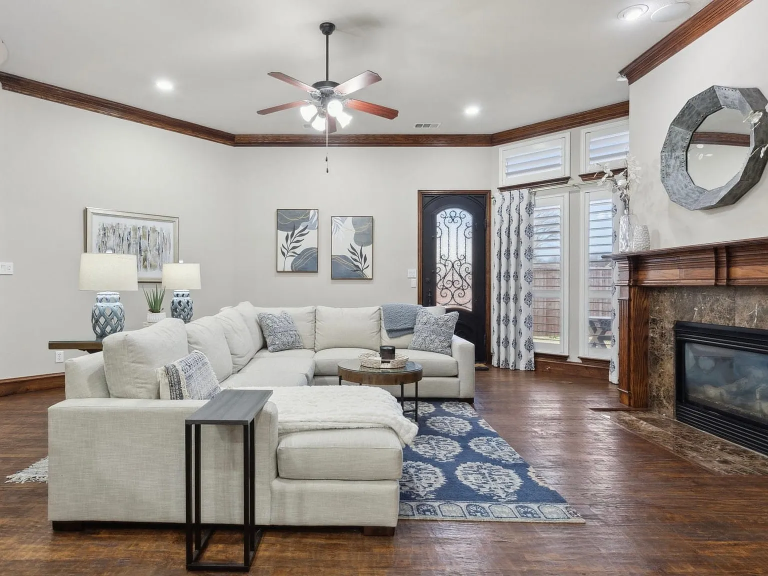 4 bed, 3.5 bath, 4217 sqft, $5,500 — Photo 2