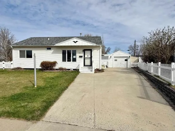 919 13th Ave W, Williston, ND 58801