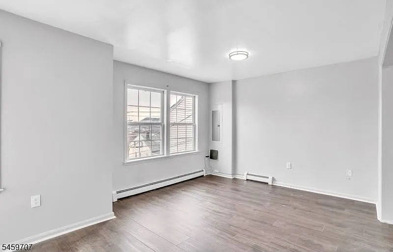 3 bed, 1.0 bath, $2,375 — Photo 3