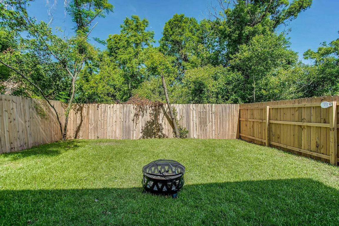 3 bed, 1300 sqft, $8,550 — Photo 3