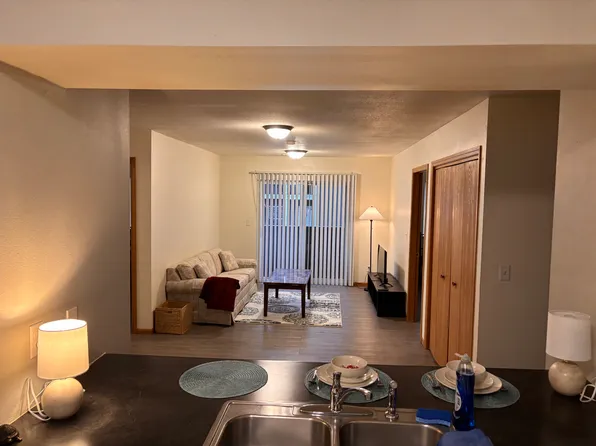 6660 Preston Terrace Ct SW #8, Cedar Rapids, IA 52404