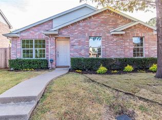 905 Kathryn Dr, Lewisville, TX 75067