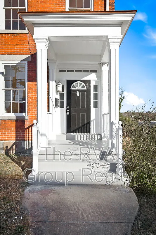 2 bed, 1.0 bath, $1,200 — Photo 3