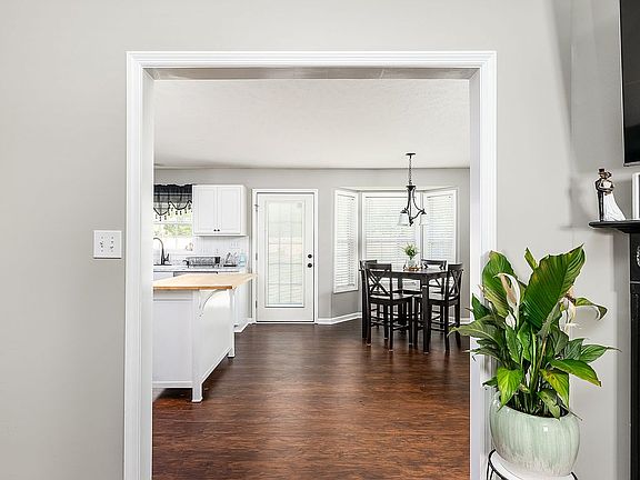 4th image of 125 Dolphin Dr