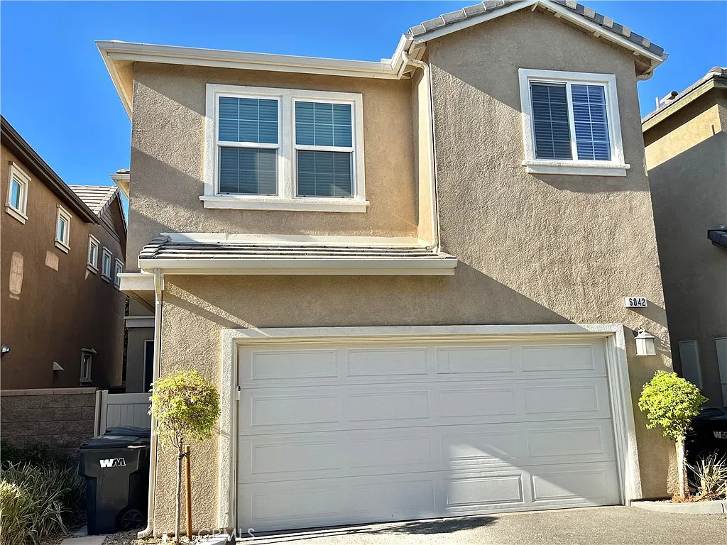 3 bed, 2.5 bath, 1742 sqft, $3,300 — Photo 3