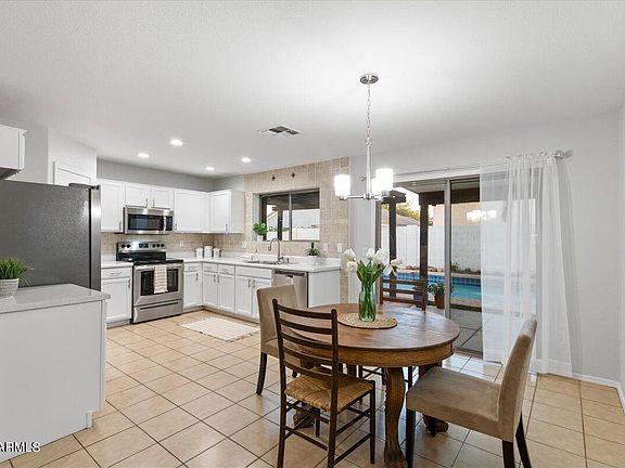 5th image of 3049 W BELLE Avenue