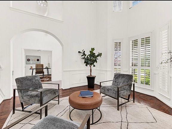 3rd image of 2810 Ashbury Dr